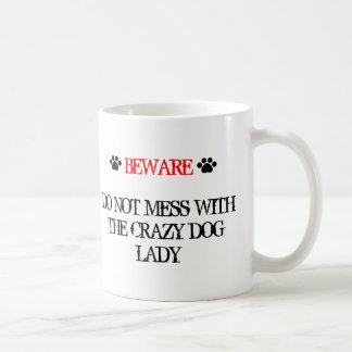 Mass dich nicht mit der verrückten Hundedame Tasse