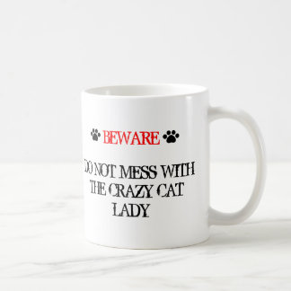 Mass dich nicht mit der verrückten Katzen-Lady Tasse