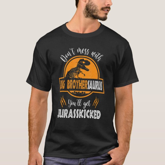Mass dich nicht mit großen Brüdersaurus, du wirst  T-Shirt (Vorderseite)