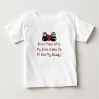 Mass dich nicht mit wenig dunklem Shirt
