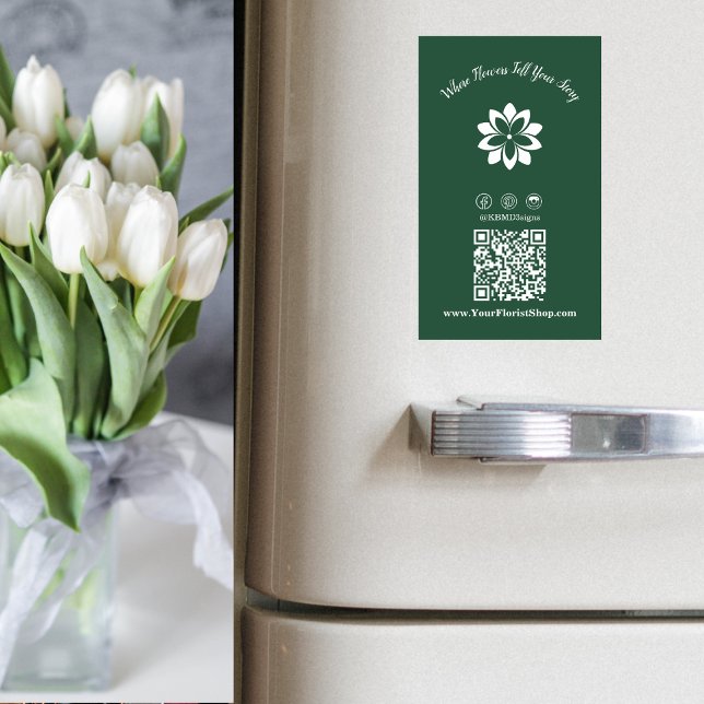 Maßgeschneidert, wo Blume Ihre Geschichte erzählen Magnetische Visitenkarte (Customizable Where Flowers Tell Your Story Business Card Magnet, Green & White Logo, Social, QR code)
