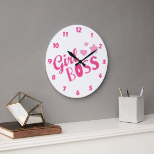 Maßgeschneiderte Girl Boss Typografie Pink Hearts Große Wanduhr