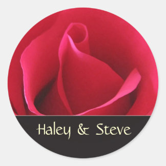 Maßgeschneiderte Hochzeitsaufkleber mit rote Rose Runder Aufkleber