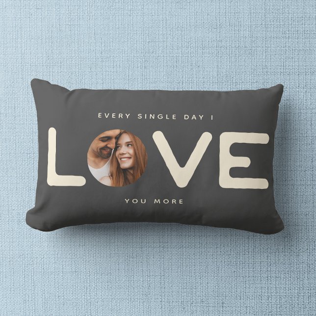 Maßgeschneiderte moderne Foto LIEBE Valentines Cou Lendenkissen (Von Creator hochgeladen)