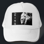 Maßgeschneiderte, moderne Lion-Vorlage Truckerkappe<br><div class="desc">Maßgeschneiderte Elegant Moderne Pop Art Lion Head Template hinzufügen Image Logo Foto Basic Trucker Hut.</div>