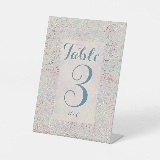 Maßgeschneiderte, moderne Tischnummer aus blauem K Sockelschild (Vorderseite)