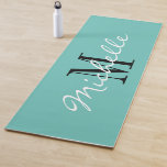 Maßgeschneiderte Yogamatze in Monogramm in Ihrer L Yogamatte<br><div class="desc">Benutzerdefinierte Monogramm Yoga-Matte in Ihrer Lieblingsfarbe. Elegantes Design für Yogakurse, Klassenlehrer, Trainer oder Gymnastiklehrer. Vergnügen Sie sich mit der Fitness, die Sie für sich haben. Fügen Sie Ihren eigenen Namen und mit Monogramm Initial. Sportmaterial für Yoga-Posen, Pilates, Stretching, Warmups und mehr. Stilvolle Schrift-Typografie-Vorlage. Coole Geschenkideen zum Geburtstag für Damen und...</div>