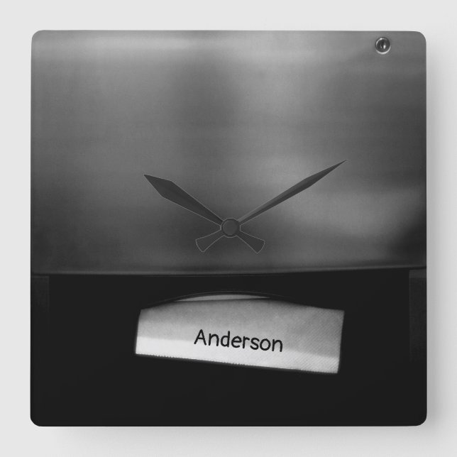 Maßgeschneiderter Klapphandtuchspender Quadratische Wanduhr (Vorderseite)