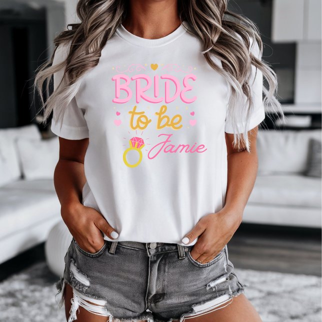 Maßgeschneiderter T - Shirt (Cool bride to be graphic tee you can customize for the name of the bride. Promote the wedding today.)