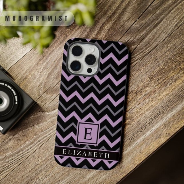 Maßgeschneidertes Lila-Grau-Zickzack Muster iPhone Hülle (Customizable Purple Grey Black Chevron Pattern iPhone Case)