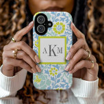 Maßgeschneidertes Monogramm für blaue und grüne Bl iPhone 16 Hülle<br><div class="desc">Niedliches,  gürtnisch schicke Retro-Blumendstaubmuster personalisiert mit einem maßgeschneiderten 3-Buchstaben-Monogramm in kontrastierendem Quadrat. Klicken Sie auf die Schaltfläche Anpassen,  um Schriftart und Farben für Monogramme zu ändern,  um ein einzigartiges Design zu erstellen.</div>