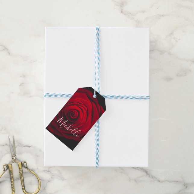 Maßgeschneidertes Monogramm rote Rose Vintages Fot Geschenkanhänger (Mit Garn)