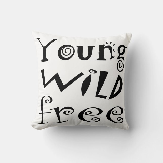 Maßgeschneidertes Typografie-Zitat "Young Wild Fre Kissen (Vorderseite)