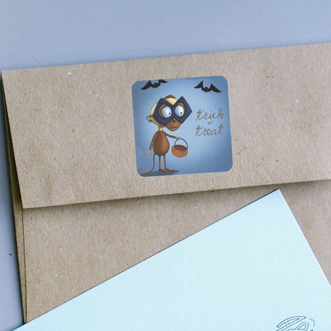 Massierte Affenjatts Quadratischer Aufkleber (Cute Trick or Treat Monkey in mask with bats on blue Halloween stickers.)