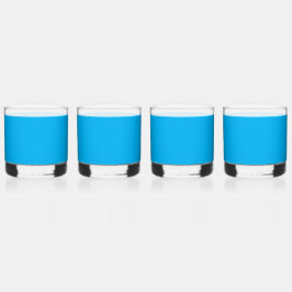 Massiver, leuchtend blauer Hintergrund Whiskyglas