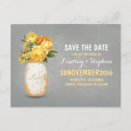 Massivglas und gelbe Blumen Save the Date Ankündigungspostkarte