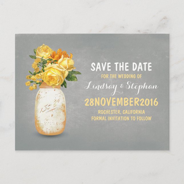 Massivglas und gelbe Blumen Save the Date Ankündigungspostkarte (Vorderseite)