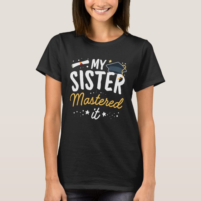 Master Abschluss T-Shirt Meine Schwester meisterte (Vorderseite)