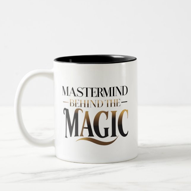 Mastermind hinter der Magie Zweifarbige Tasse (Links)