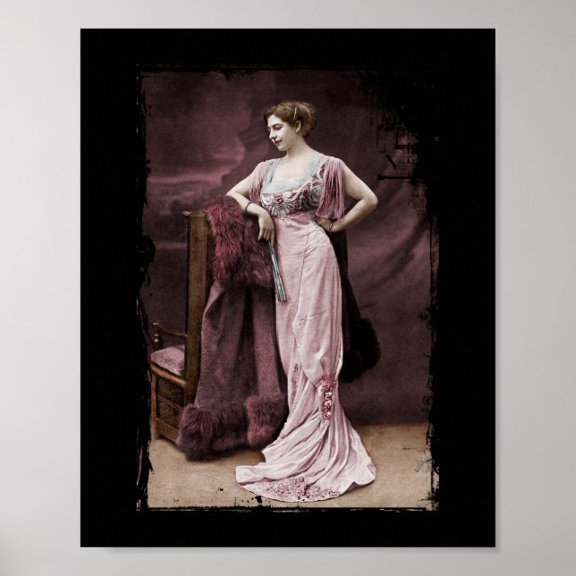 Mata Hari im Theaterkleid Poster (Vorne)