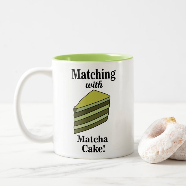 Matcha Green Cake Funny Zweifarbige Tasse (Mit Donut)