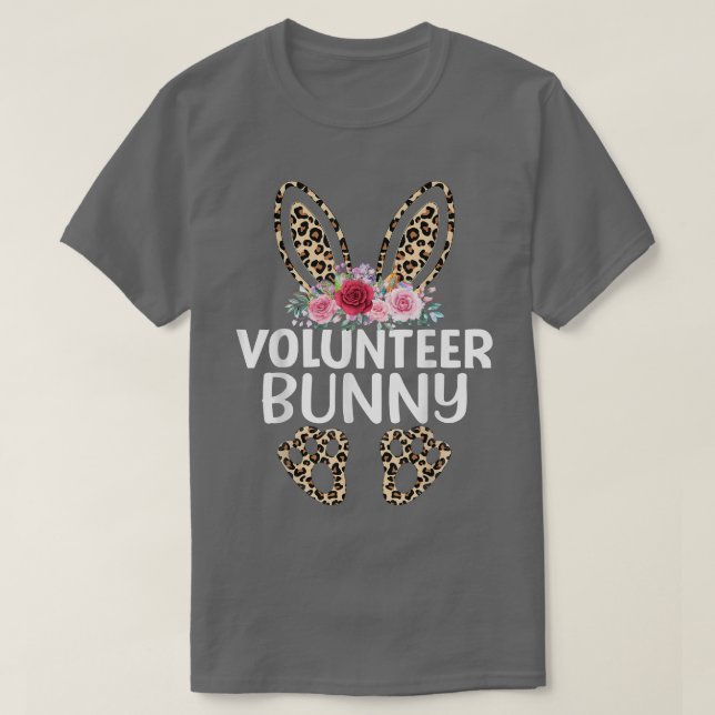 Matching Funny Leopard Print Bunny Volunteer Easte T-Shirt (Design vorne)