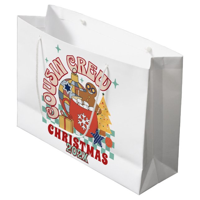 Matching Retro Cousin Crew Weihnachtskinder Große Geschenktüte (Vorderseite Schrägansicht)