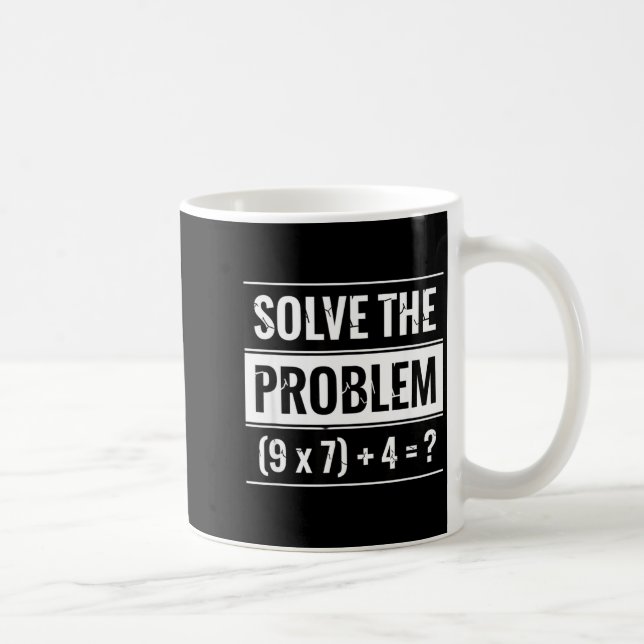 Mathematik Lösen Sie das Problem (9 X 7) + 4 = _ M Kaffeetasse (Rechts)