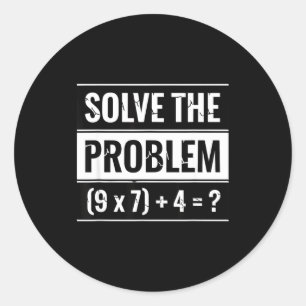 Mathematik Löst das Problem (9 X 7) + 4 = _ Mathe Runder Aufkleber