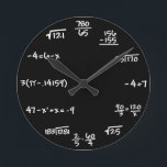 Mathematik-Tafel-Uhr - Mathematiker Runde Wanduhr<br><div class="desc">Perfekte Uhr für Mathestudenten,  -lehrer,  -ingenieure,  -physiker,  -doktoren,  -zahnärzte oder -jedermann,  der gerade eine kreative Tafel ähnliche Uhr mag</div>