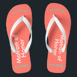 Matron of Honor NAME Coral Flip Flops<br><div class="desc">Heller Korallenhintergrund mit Ehrengatter in weißem Text und Name und Datum der Hochzeit in türkisblau geschrieben. Hübsches Strandziel Flip Flops als Teil der Hochzeitsfeier Gefallen. Originale Entwürfe von TamiraZDesign.</div>