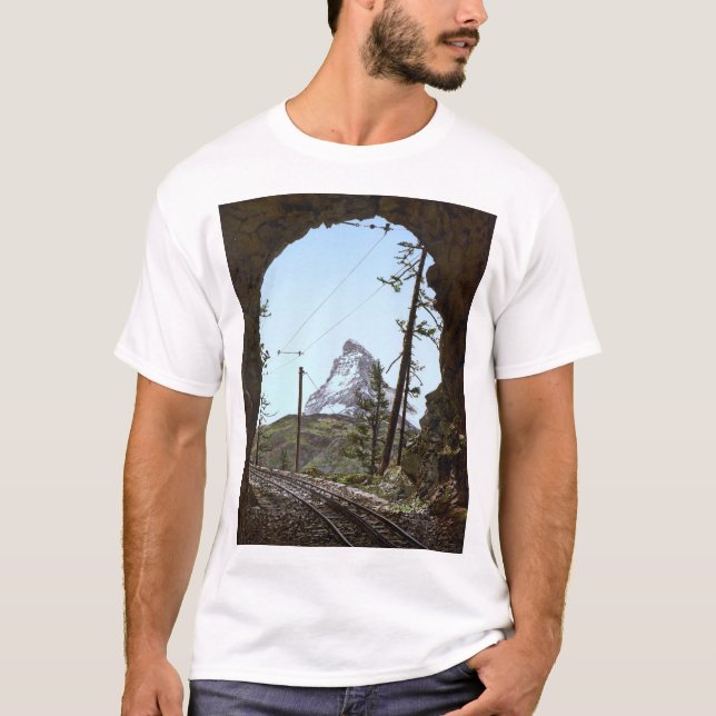 Matterhorn in den Schweizer Alpen T-Shirt (Vorderseite)