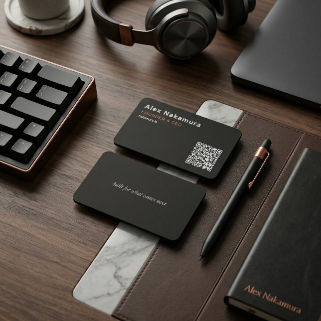 Mattes Schwarz Minimales QR-Code-Tech-Gründer Star Visitenkarte (Matte Black Minimal QR Code Tech Founder Startup Business Card)