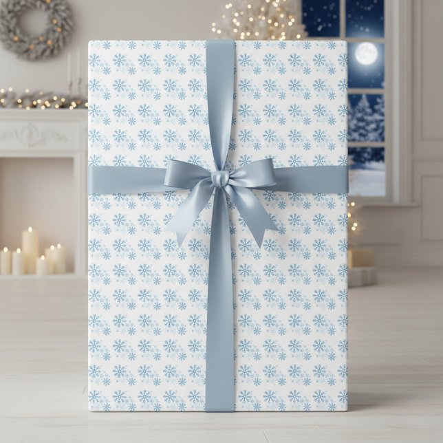 Mattiert Flurries Blue Snowflake Wrapping Paper Geschenkpapier (Frosted Flurries Blue Snowflake Wrapping Paper)