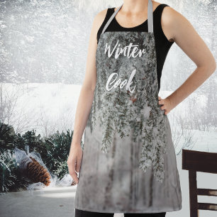 Mattierte Äste und ein schneebedeckter Wald Schürze