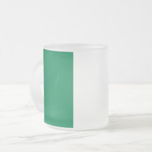 Mattierte kleine Tasse aus Glas mit nigerianischer