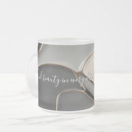 Mattierte Tasse in stilvoller Grafik