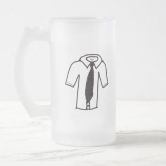 Mattierte Tasse mit schwarzem und weißem Shirt mit