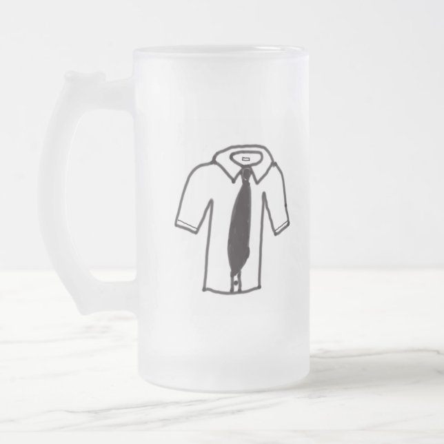 Mattierte Tasse mit schwarzem und weißem Shirt mit (Links)
