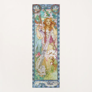 Maud Adams als Joan von Arc, Mucha Yogamatte