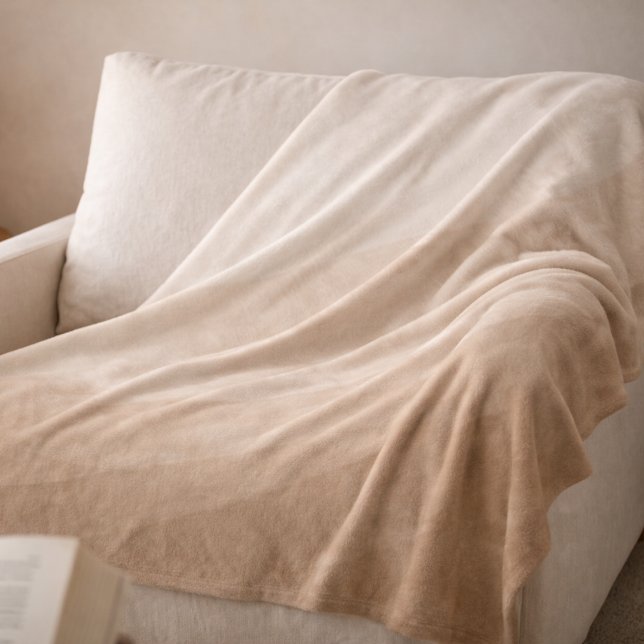Maulwurf Elfenbein Horizont Fleece-Decke Fleecedecke (A soft taupe-to-ivory gradient brings gentle contrast and layered depth to neutral spaces)