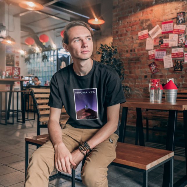 Mauna Kea Starry Sky Retro Poster T-Shirt  (Von Creator hochgeladen)