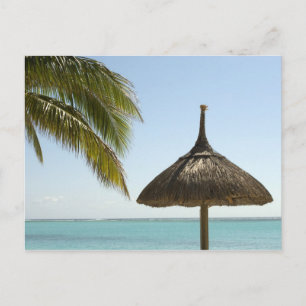 Mauritius. Idyllische Strandszene mit Sonnenschirm Postkarte