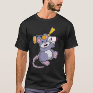 Maus auf Cricket mit Cricket-Fledermaus T-Shirt