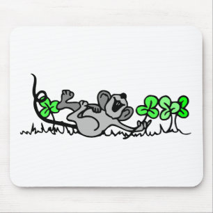 Maus in Kleeblättern Mousepad