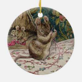 Mäuse am Arbeitsplatz Threading the Needle (Beatri Keramik Ornament