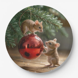 Mäuse an einem roten Weihnachtsbaumschmuck Pappteller