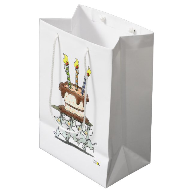 Mäuse-Parade mit Geburtstagskuchen Mittlere Geschenktüte (Vorderseite Schrägansicht)