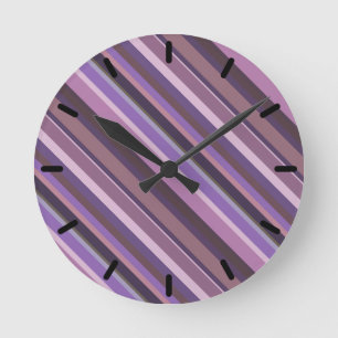Mauve diagonal stripes runde wanduhr