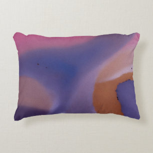 „Mauve Mirage Flow“ – Abstrakte Pink Blaue Pfirsic Dekokissen